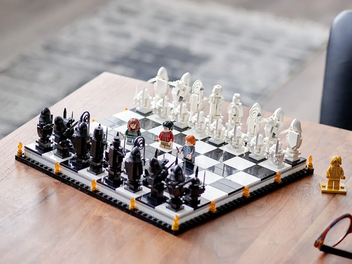 LEGO Harry Potter 76392 Hogwarts Wizard's Chess set, image 6