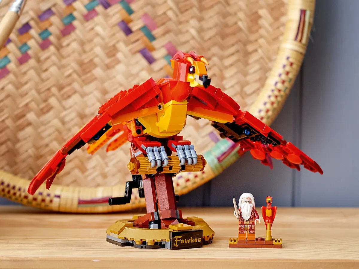 LEGO Harry Potter 76394 Fawkes, Dumbledore's Phoenix set, image 5