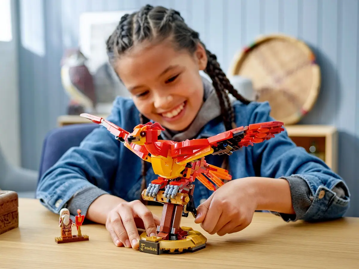 LEGO Harry Potter 76394 Fawkes, Dumbledore's Phoenix set, image 4