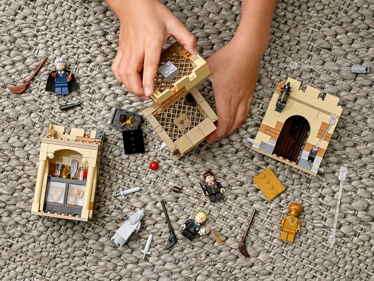 LEGO Harry Potter 76395 Hogwarts: First Flying Lesson set, image 5