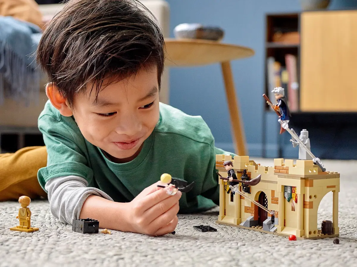 LEGO Harry Potter 76395 Hogwarts: First Flying Lesson set, image 6