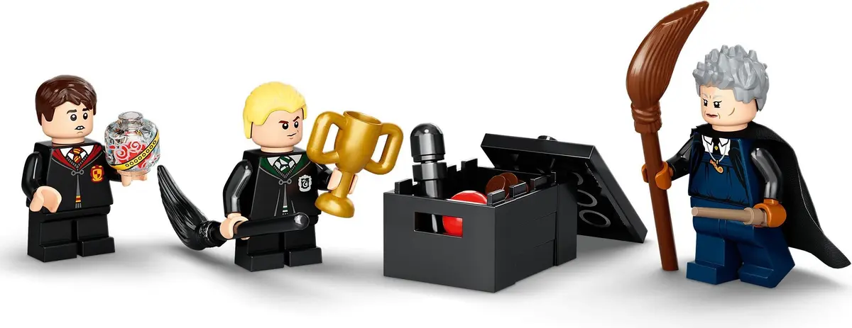 LEGO Harry Potter 76395 Hogwarts: First Flying Lesson set, image 9