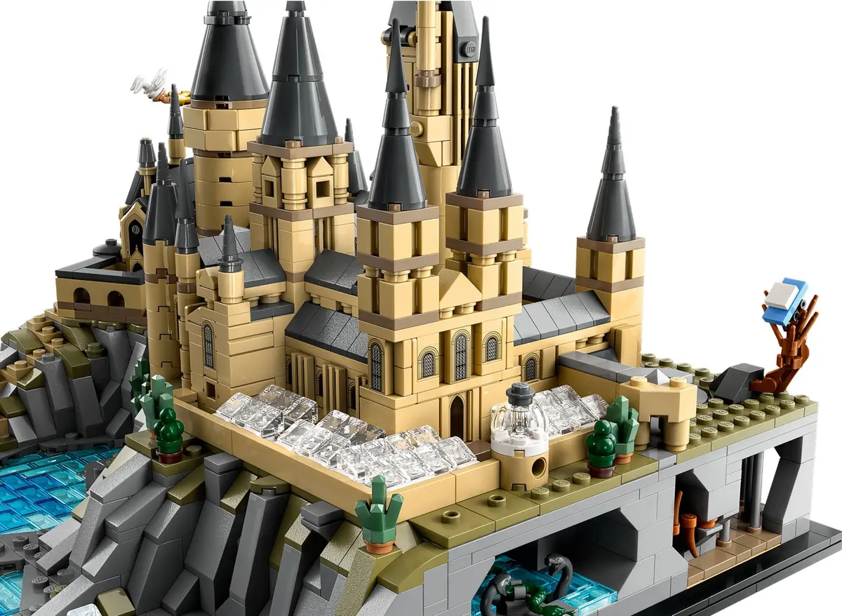 LEGO Harry Potter 76419 Hogwarts Castle and Grounds set, image 10