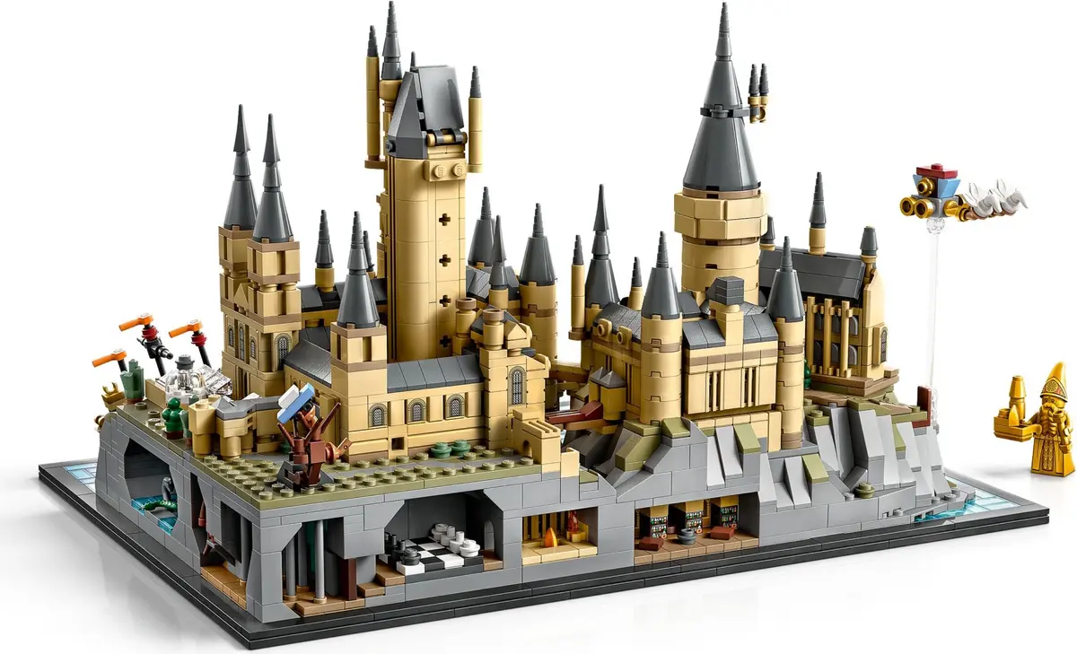 LEGO Harry Potter 76419 Hogwarts Castle and Grounds set, image 8