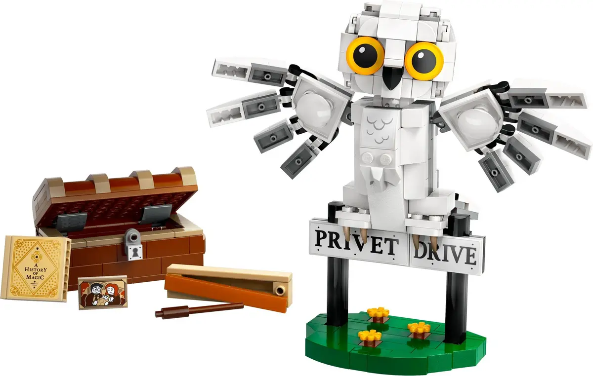 LEGO Harry Potter 76425 Hedwig at 4 Privet Drive set