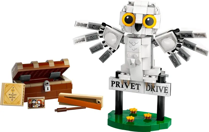 LEGO Harry Potter 76425 Hedwig at 4 Privet Drive set