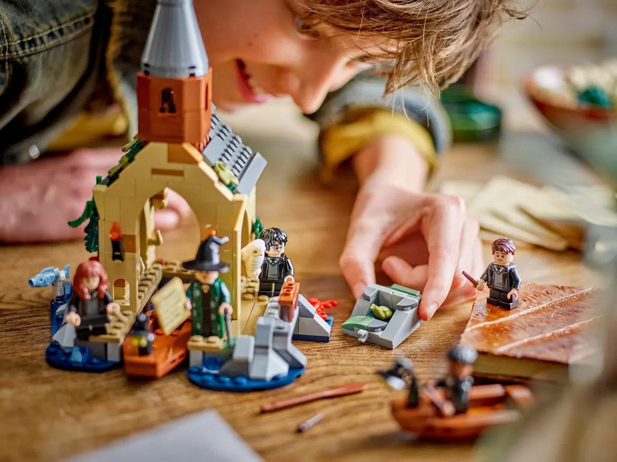LEGO Harry Potter 76426 Hogwarts Castle Boathouse set, image 7