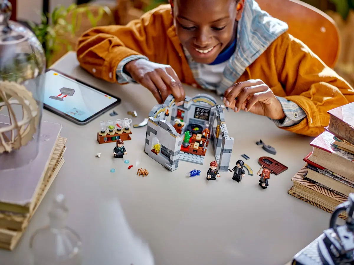LEGO Harry Potter 76431 Hogwarts Castle: Potions Class set, image 7