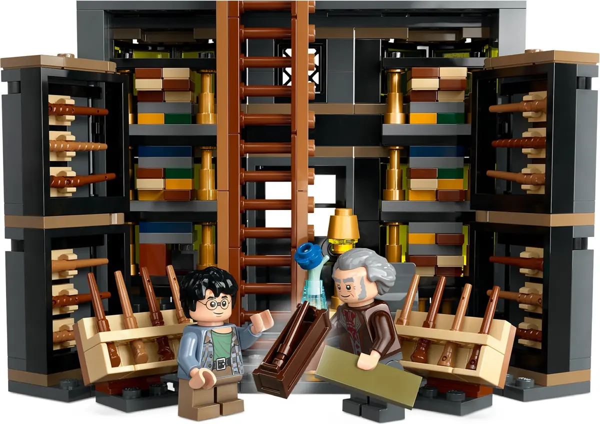 LEGO Harry Potter 76439 Ollivanders & Madam Malkin's Robes set, image 3