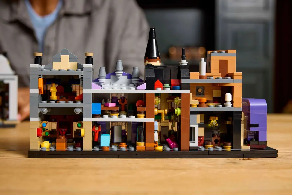 LEGO Harry Potter 76444 Diagon Alley Wizarding Shops set, image 6