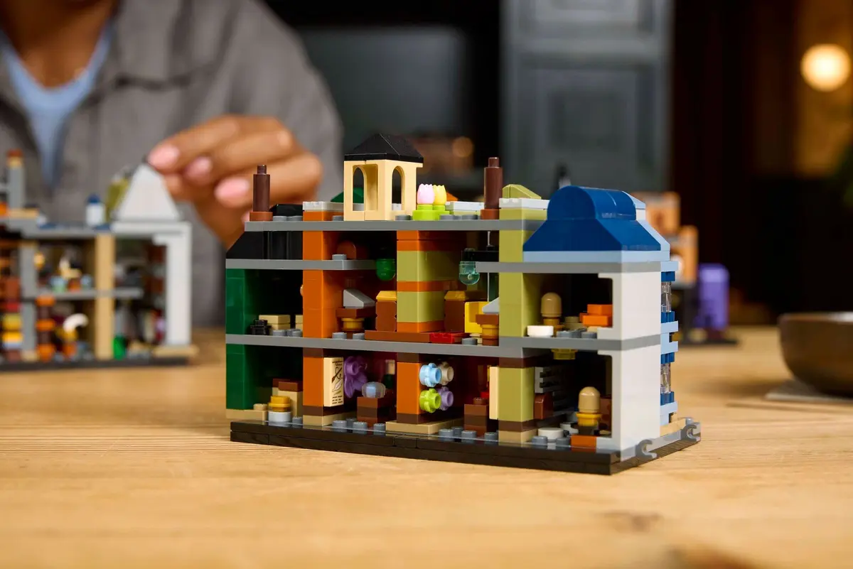 LEGO Harry Potter 76444 Diagon Alley Wizarding Shops set, image 8