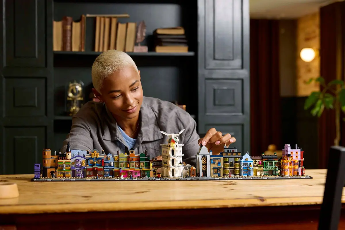 LEGO Harry Potter 76444 Diagon Alley Wizarding Shops set, image 10
