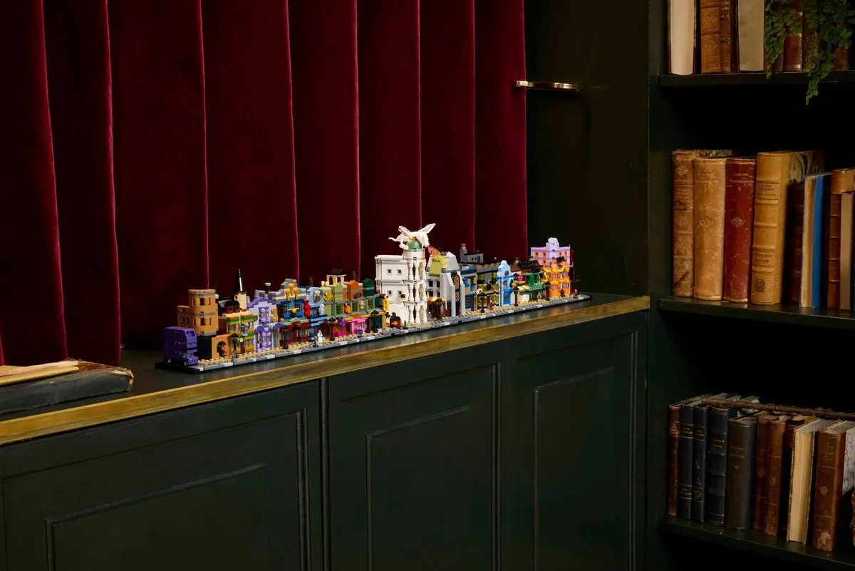 LEGO Harry Potter 76444 Diagon Alley Wizarding Shops set, image 11