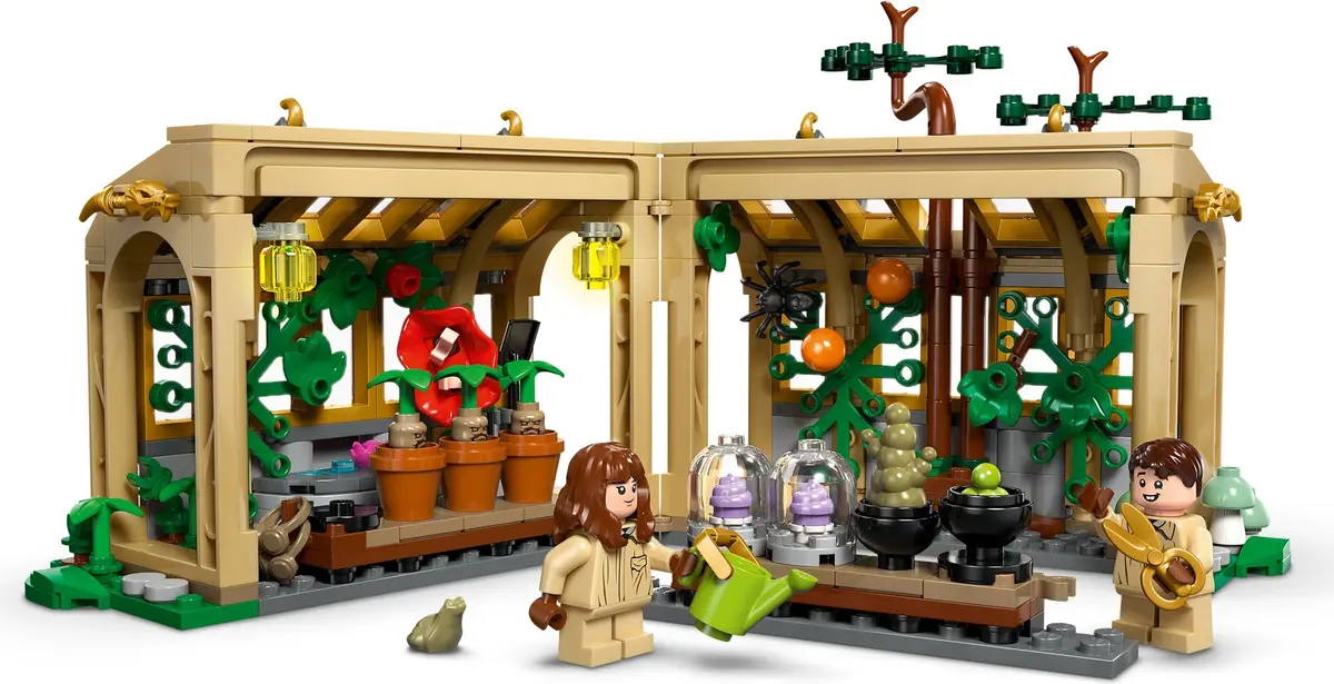 LEGO Harry Potter 76445 Hogwarts Castle: Herbology Class set, image 10