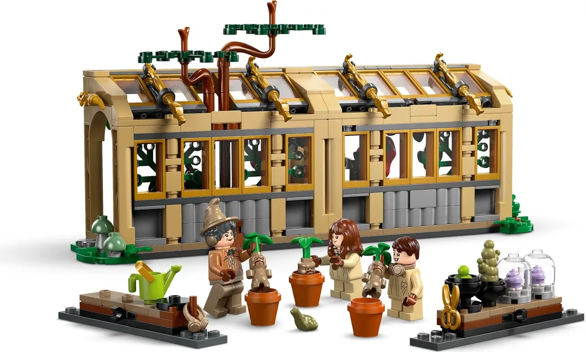 LEGO Harry Potter 76445 Hogwarts Castle: Herbology Class set, image 11