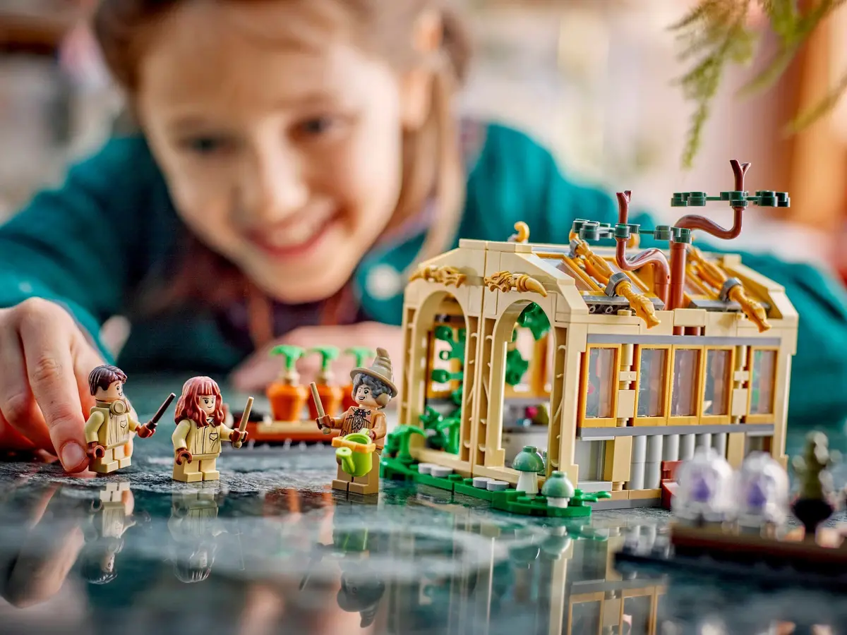 LEGO Harry Potter 76445 Hogwarts Castle: Herbology Class set, image 5