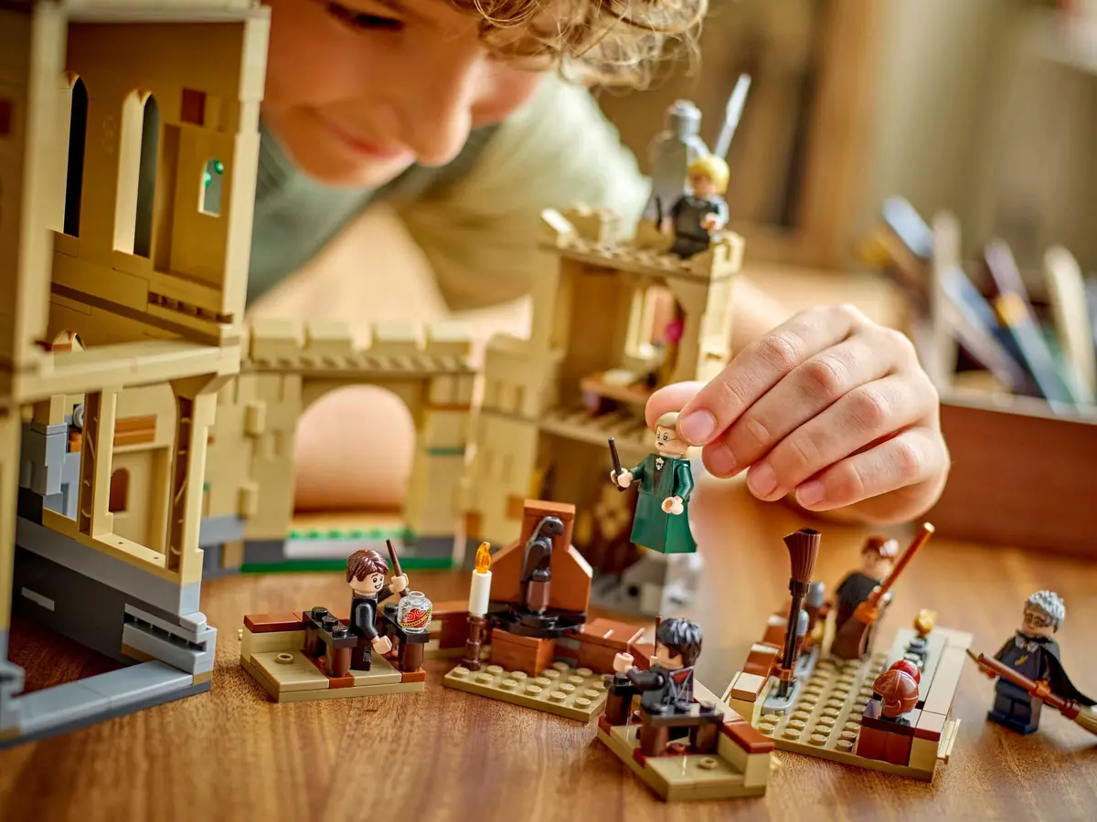 LEGO Harry Potter 76447 Hogwarts Castle: Flying Lessons set, image 4