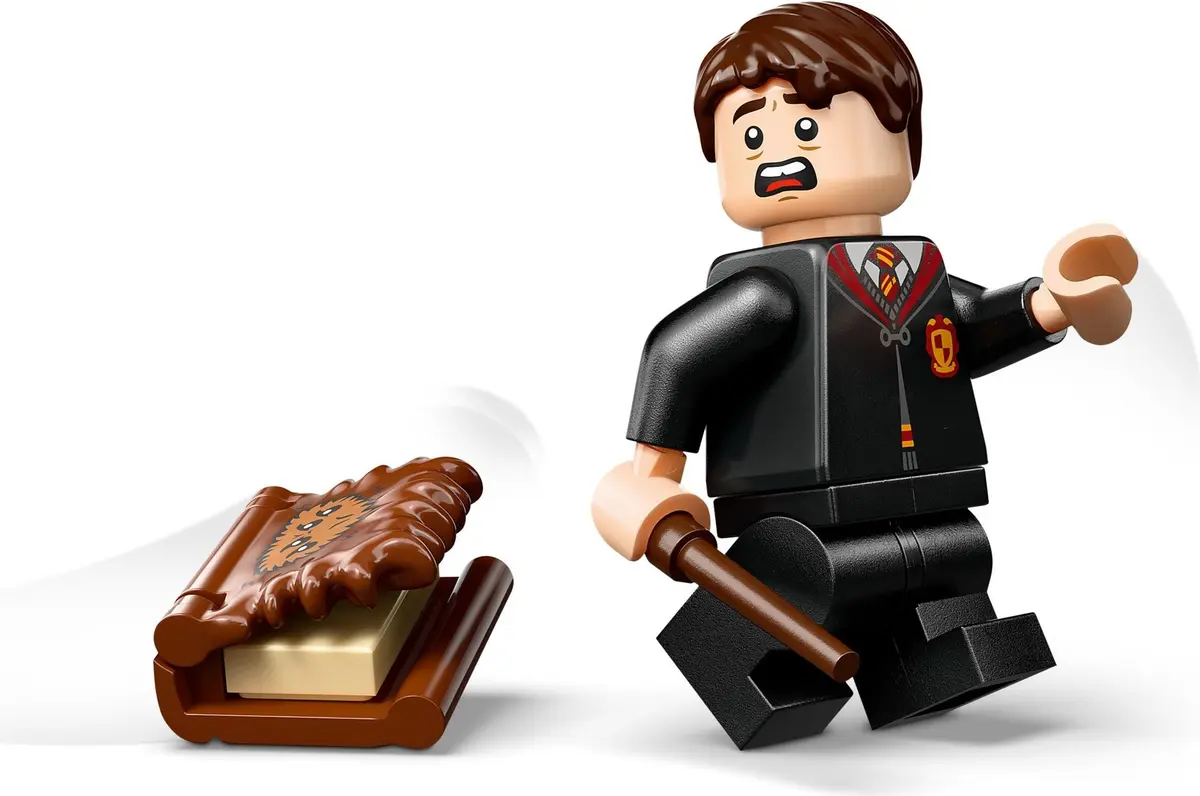 LEGO Harry Potter 76449 Chomping Monster Book of Monsters set, image 9