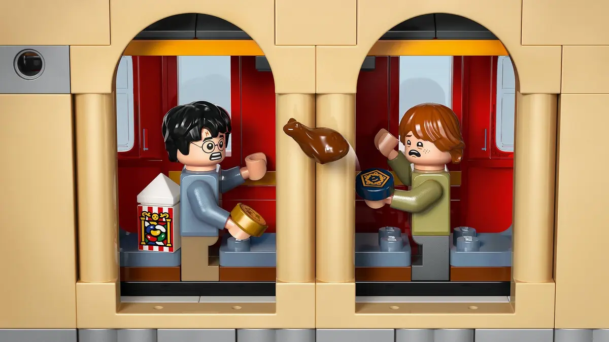 LEGO Harry Potter 76450 Book Nook: Hogwarts Express set, image 11