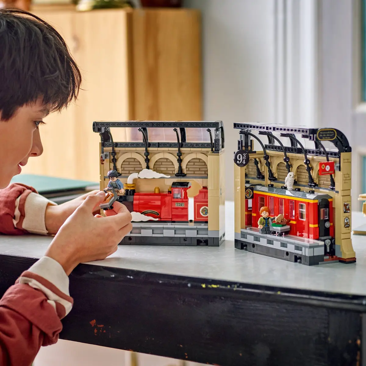 LEGO Harry Potter 76450 Book Nook: Hogwarts Express set, image 6