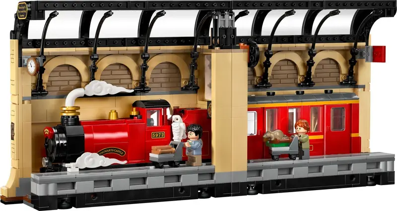 LEGO Harry Potter 76450 Book Nook: Hogwarts Express set