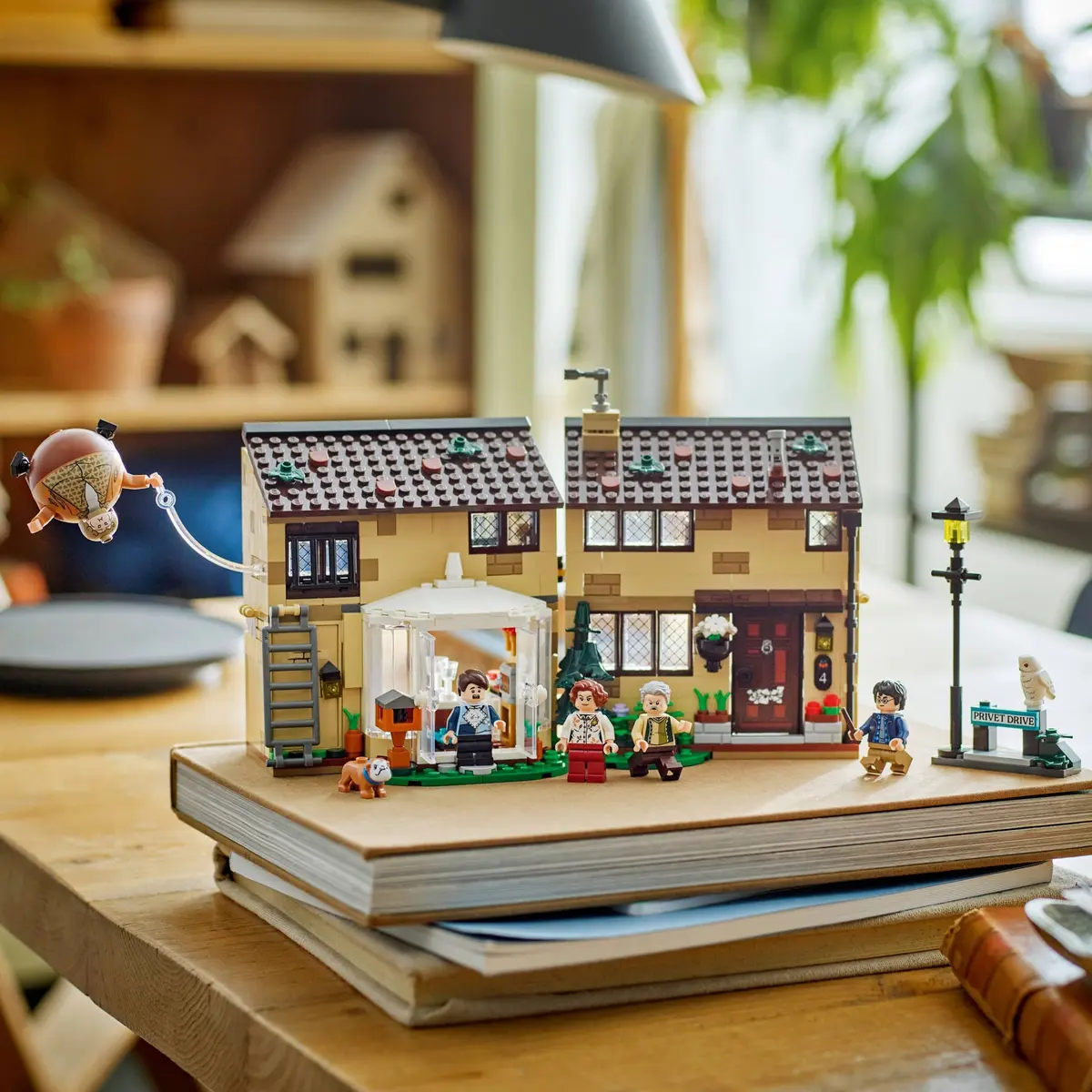 LEGO Harry Potter 76451 Privet Drive: Aunt Marge's Visit set, image 11