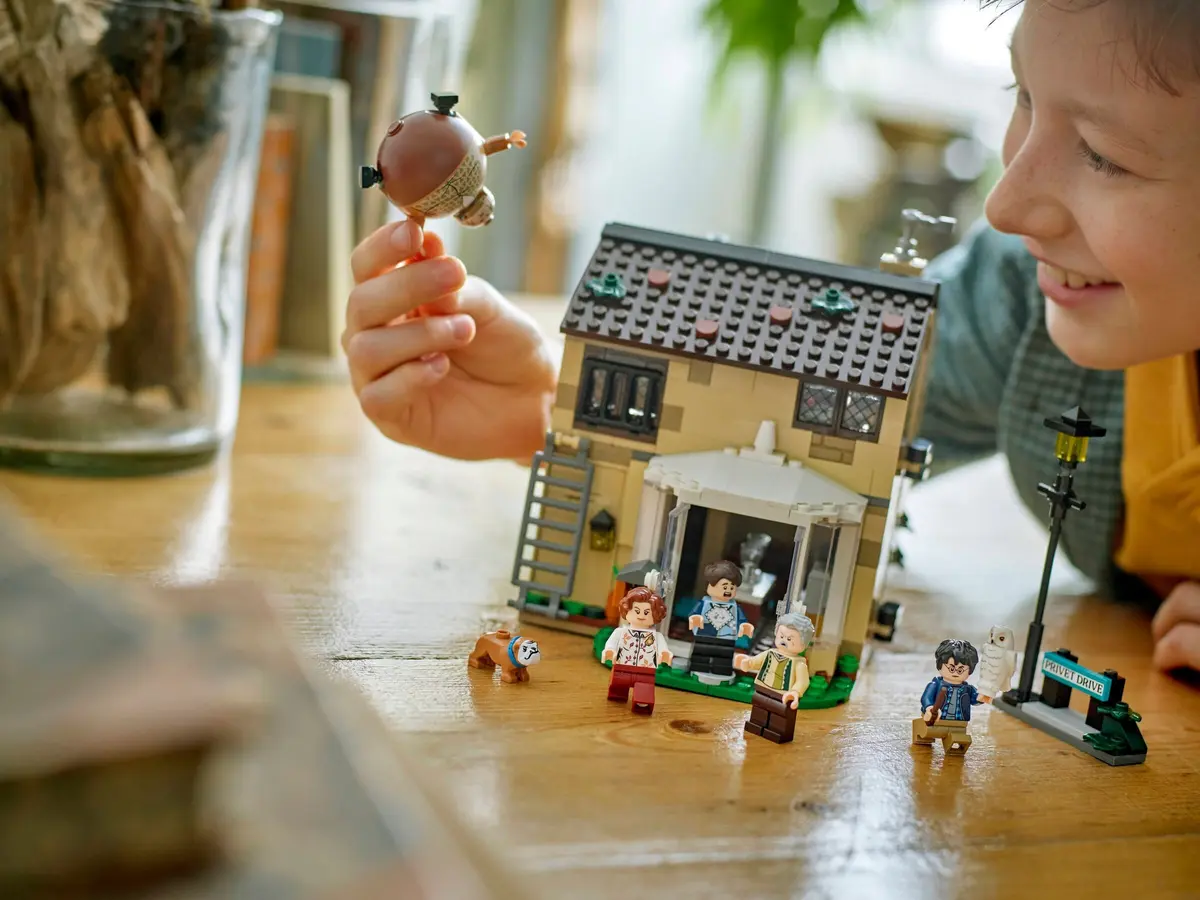 LEGO Harry Potter 76451 Privet Drive: Aunt Marge's Visit set, image 9