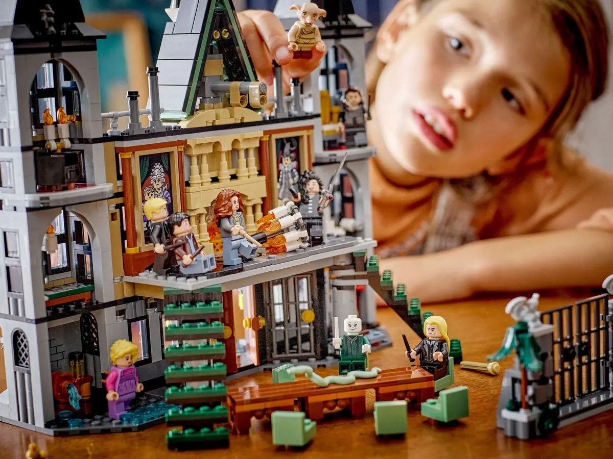 LEGO Harry Potter 76453 Malfoy Manor set, image 5
