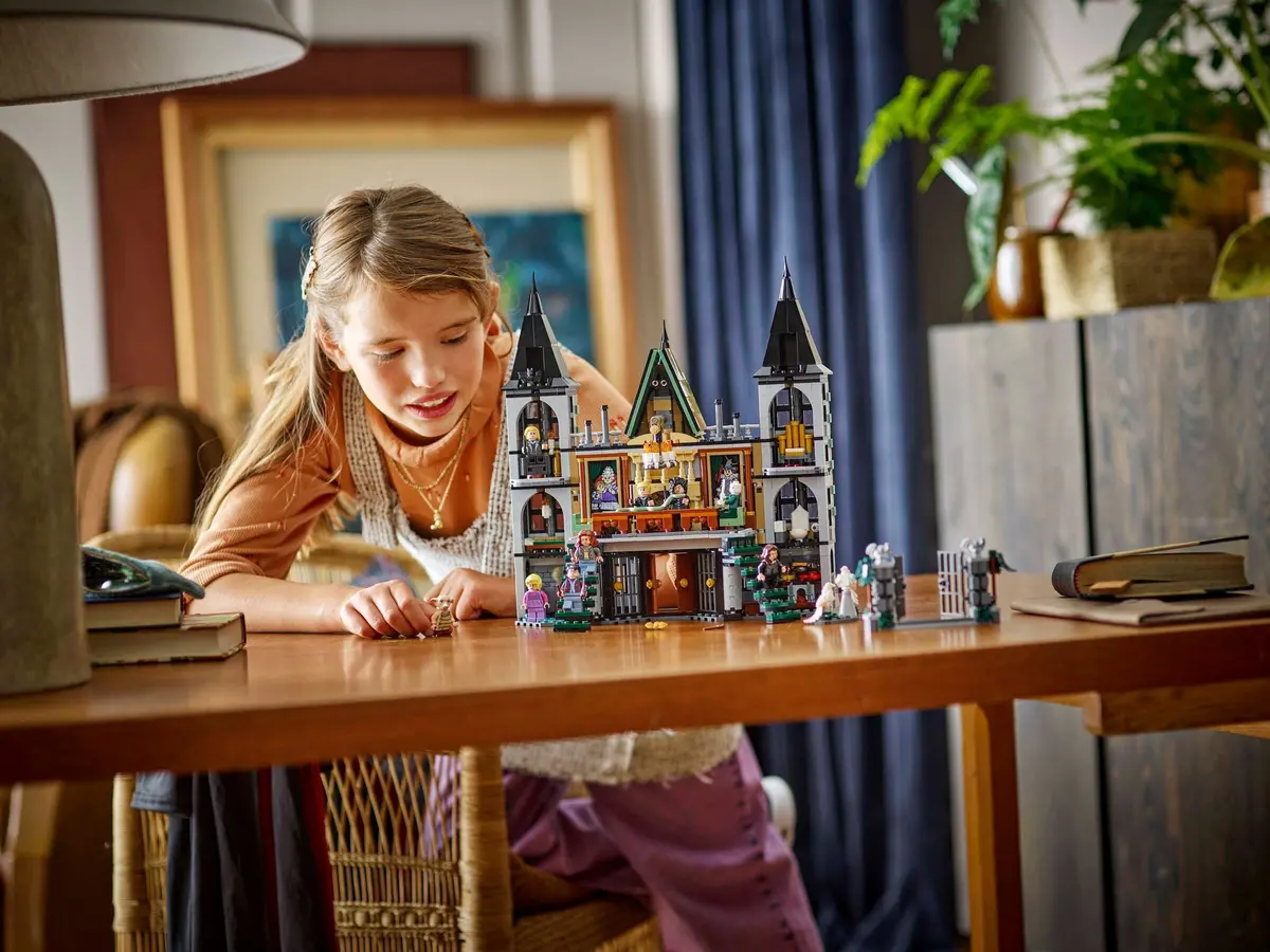 LEGO Harry Potter 76453 Malfoy Manor set, image 6