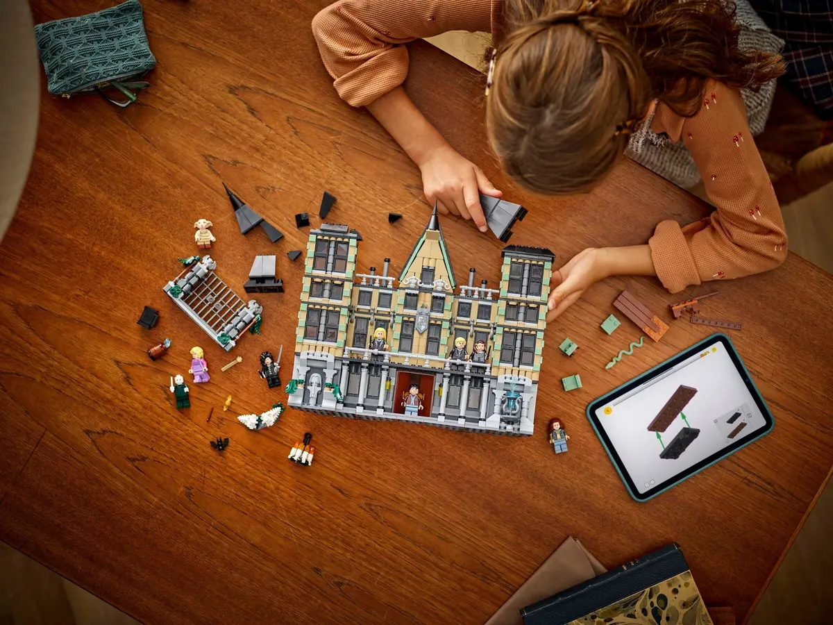 LEGO Harry Potter 76453 Malfoy Manor set, image 4