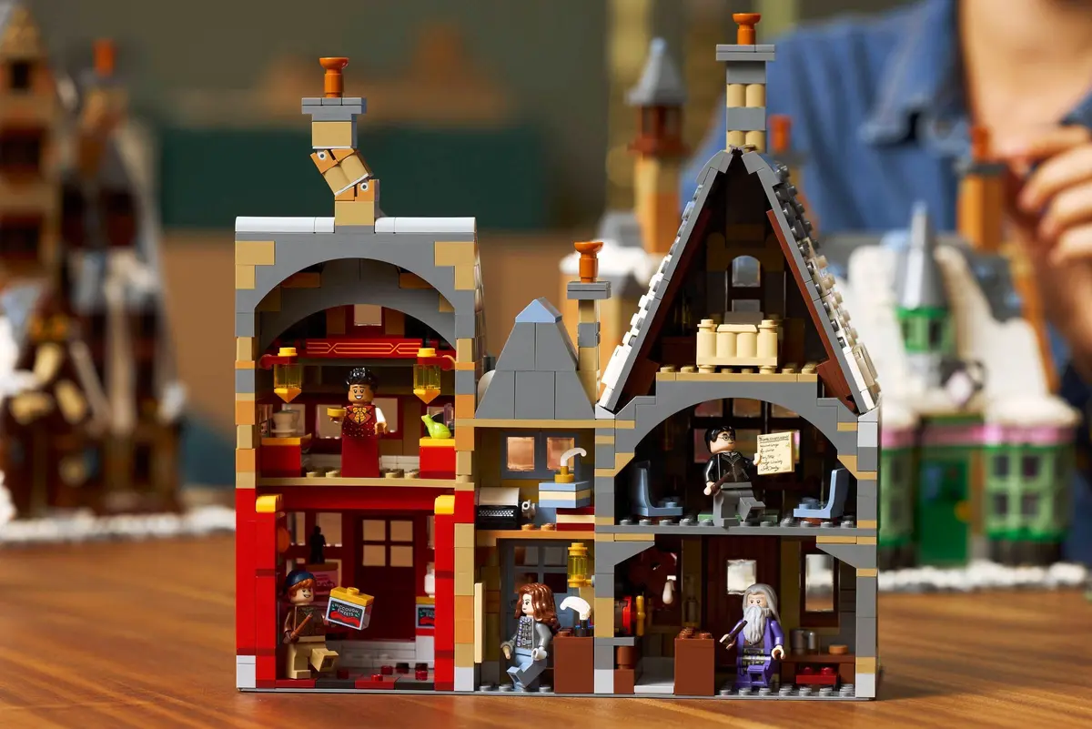 LEGO Harry Potter 76457 Hogsmeade Village - Collectors' Edition set, image 7