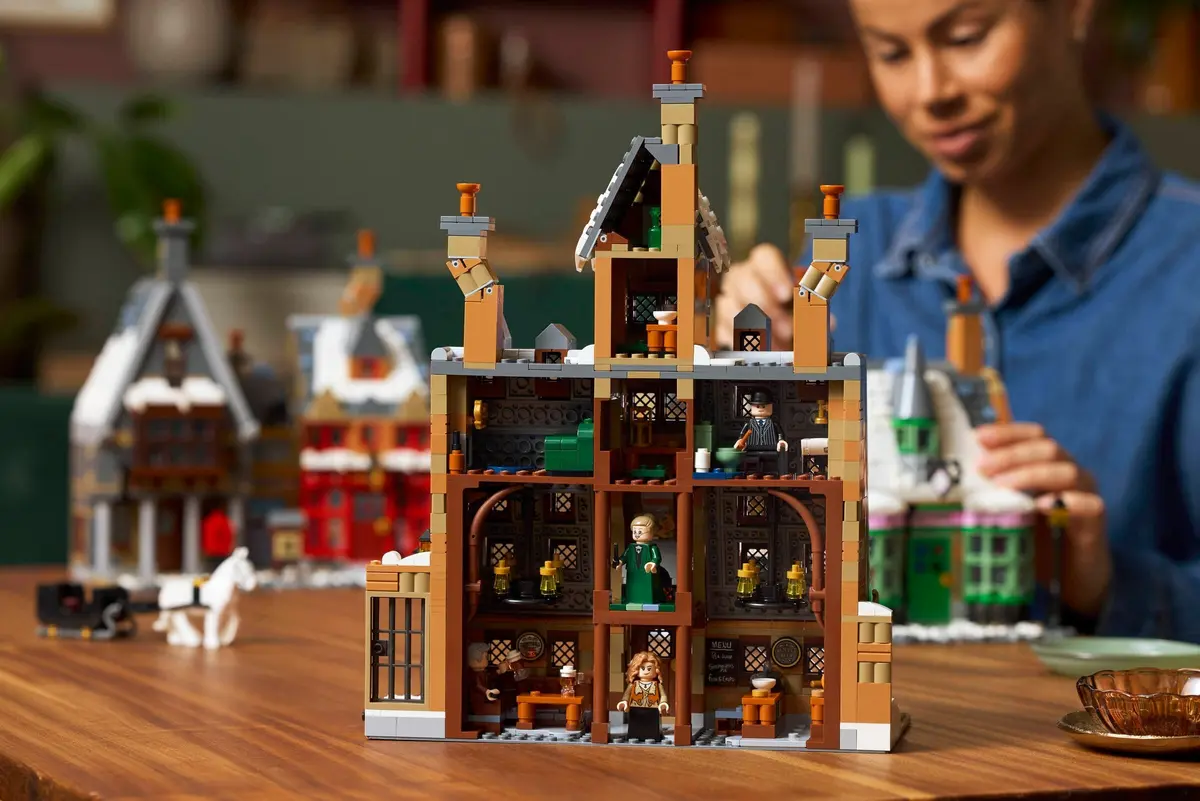 LEGO Harry Potter 76457 Hogsmeade Village - Collectors' Edition set, image 6