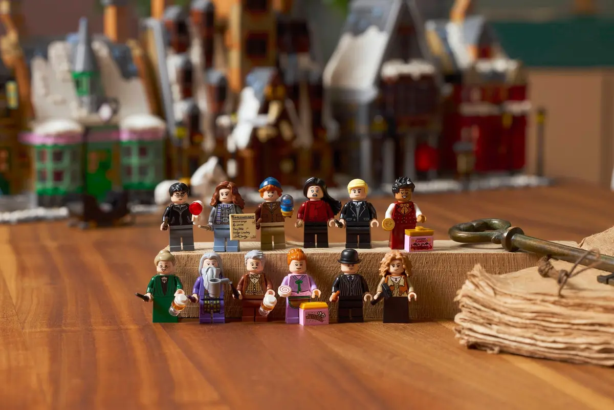 LEGO Harry Potter 76457 Hogsmeade Village - Collectors' Edition set, image 5