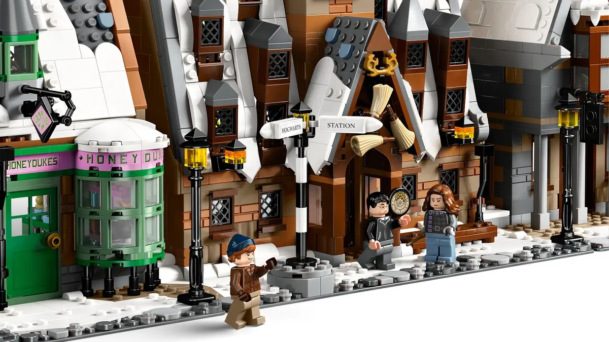 LEGO Harry Potter 76457 Hogsmeade Village - Collectors' Edition set, image 12