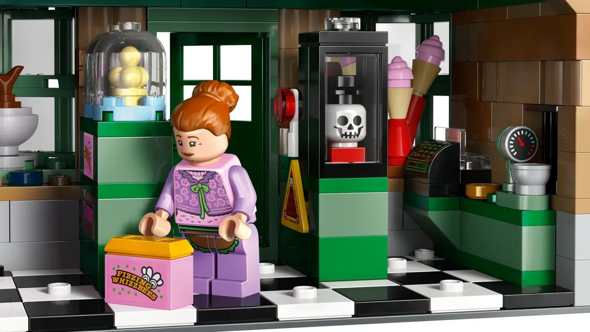 LEGO Harry Potter 76457 Hogsmeade Village - Collectors' Edition set, image 14