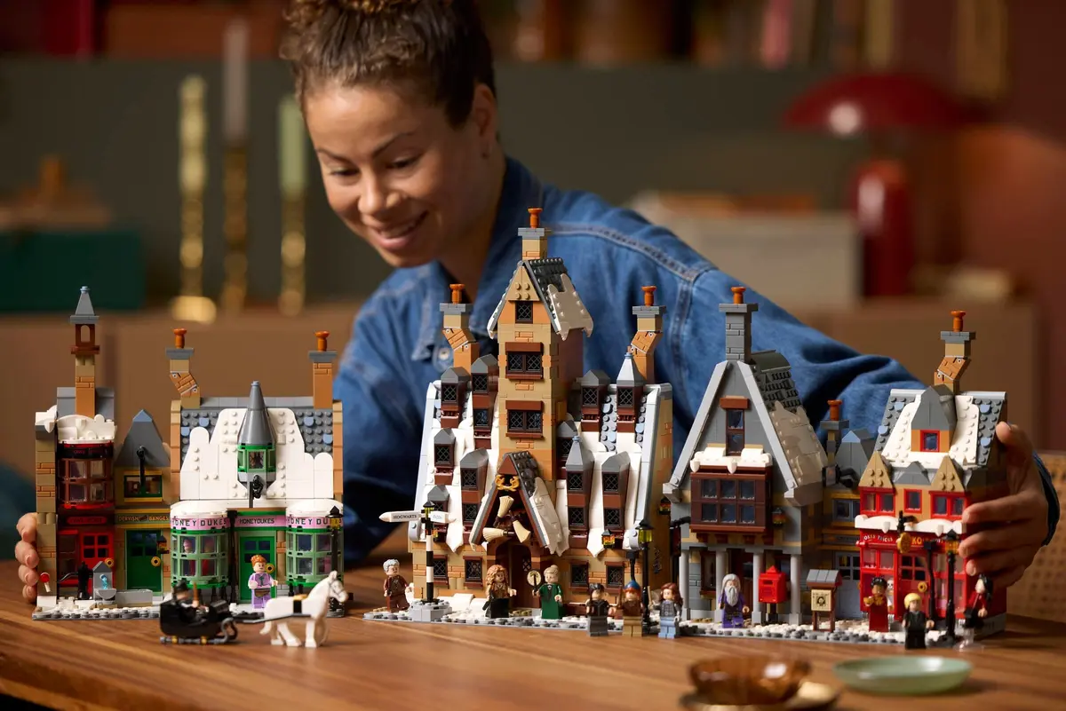LEGO Harry Potter 76457 Hogsmeade Village - Collectors' Edition set, image 8