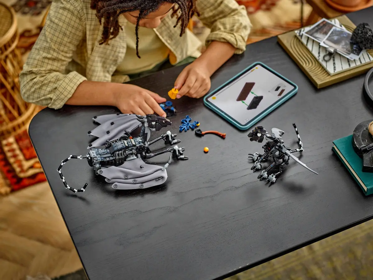 LEGO Harry Potter 76458 Thestral Family set, image 4