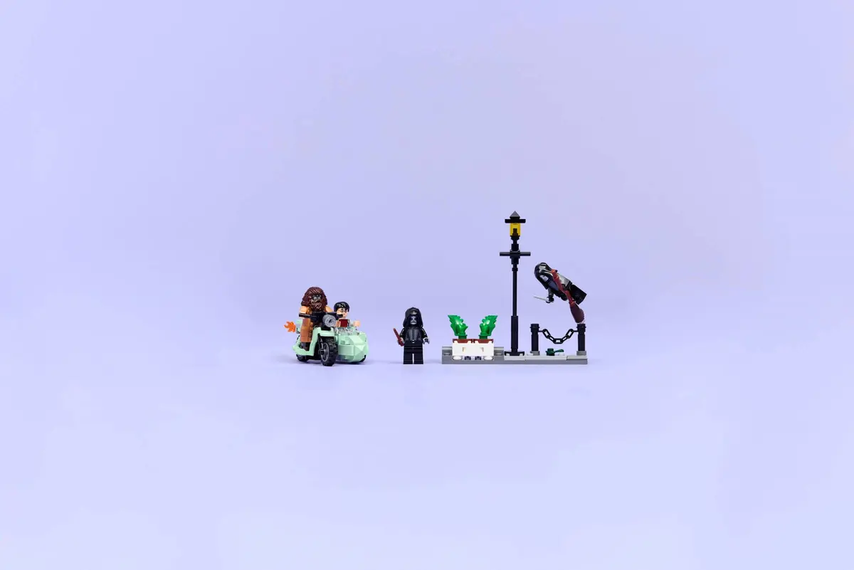 LEGO Harry Potter 76459 Hagrid & Harry's Privet Drive Escape set, image 7