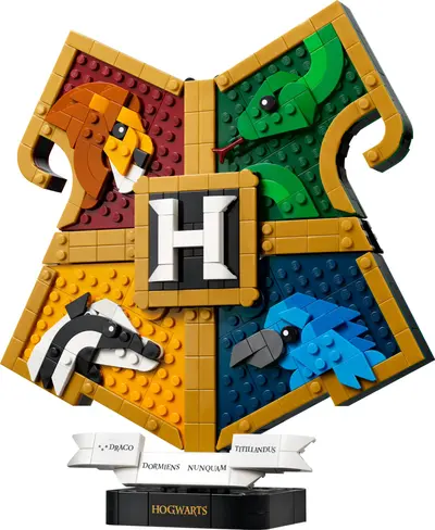 LEGO Harry Potter 76462 Hogwarts House Crest set