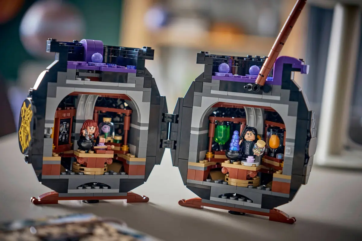 LEGO Harry Potter 76464 Cauldron: Secret Potions Classroom set, image 4