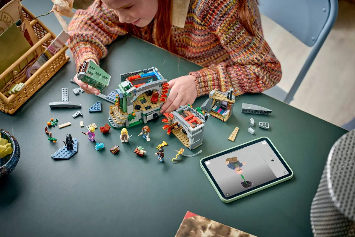 LEGO Harry Potter 76467 Luna Lovegood's House set, image 4