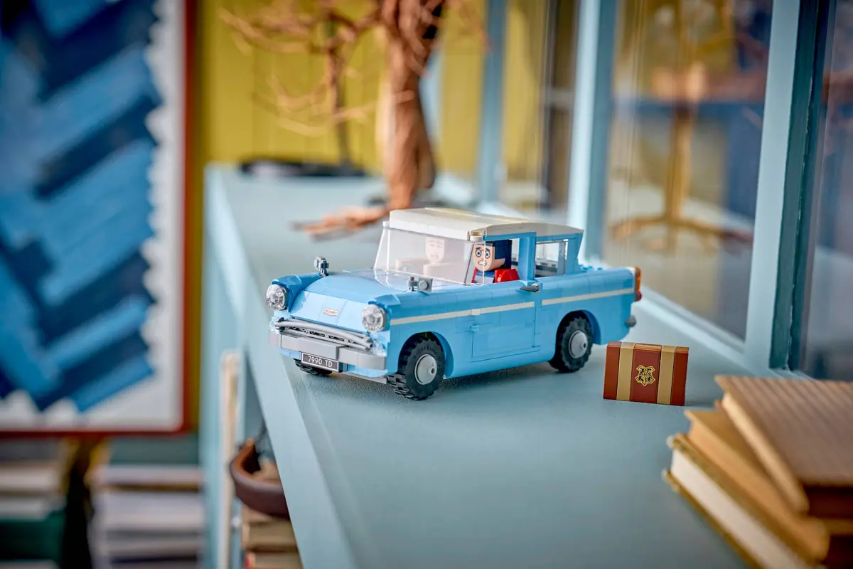 LEGO Harry Potter 76470 Enchanted Flying Ford Anglia set, image 7