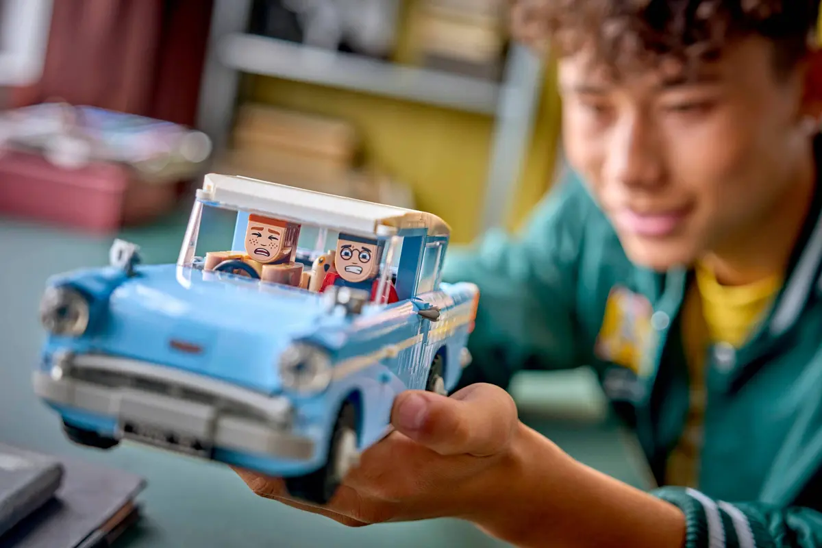 LEGO Harry Potter 76470 Enchanted Flying Ford Anglia set, image 5