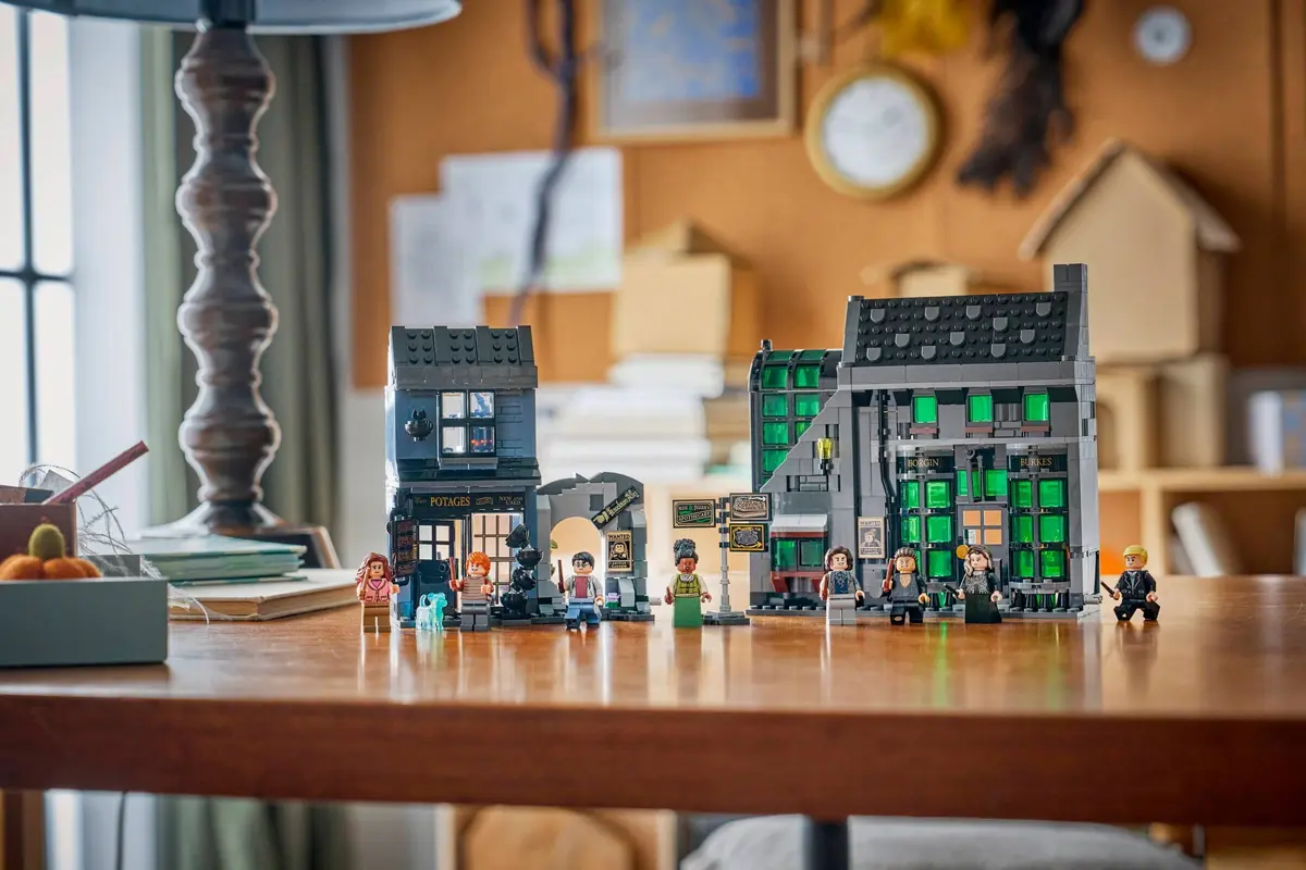LEGO Harry Potter 76471 Knockturn Alley Wizarding Shops set, image 9