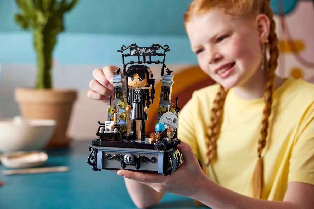 LEGO Wednesday 76780 Wednesday Addams Figure set, image 5