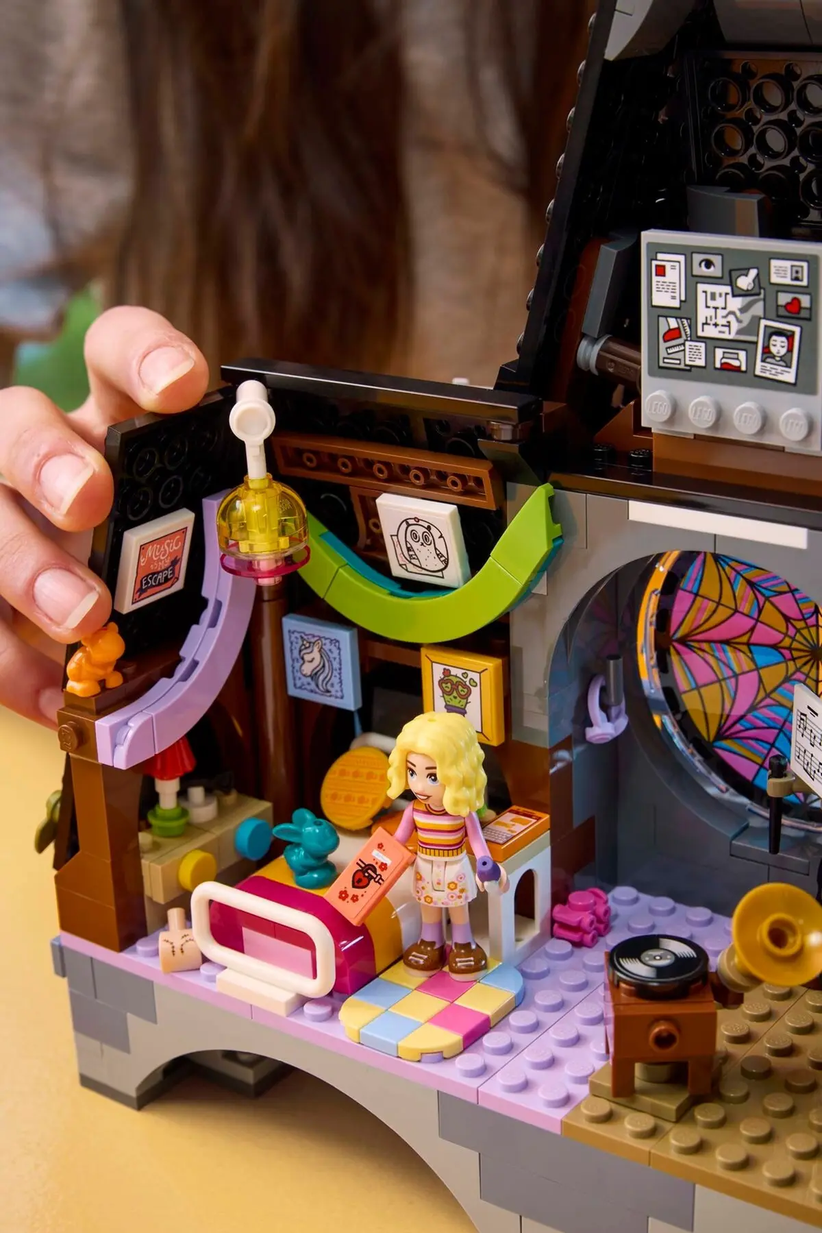 LEGO Wednesday 76781 Wednesday & Enid's Dorm Room set, image 4