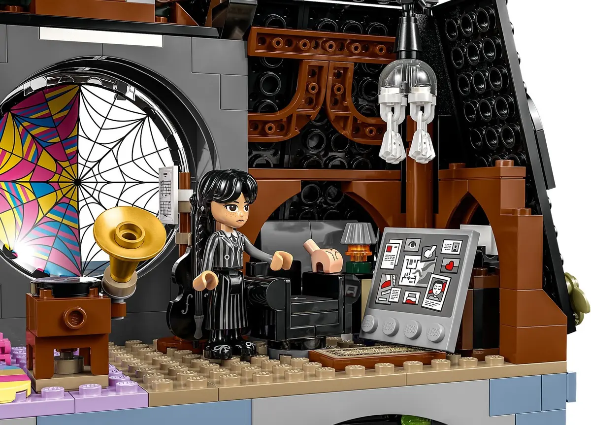 LEGO Wednesday 76781 Wednesday & Enid's Dorm Room set, image 11