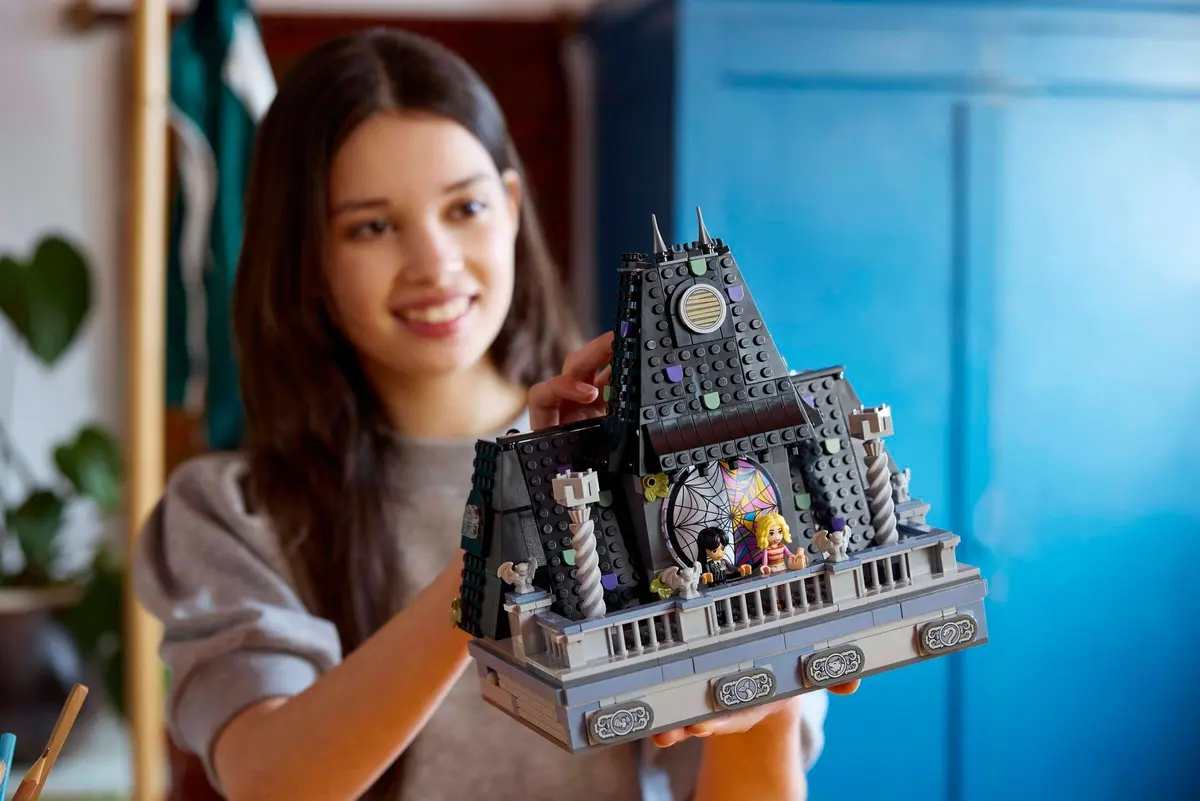 LEGO Wednesday 76781 Wednesday & Enid's Dorm Room set, image 7