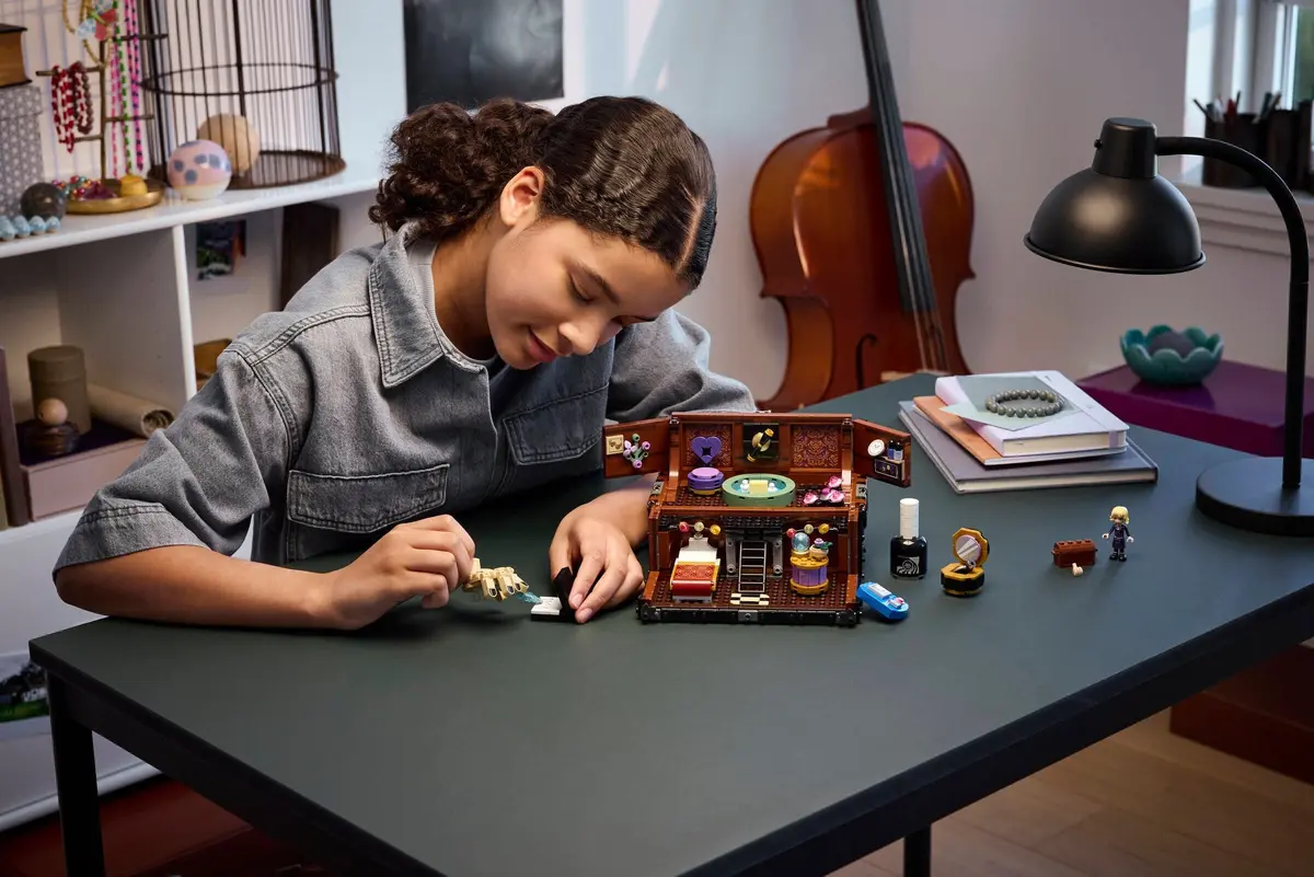 LEGO Wednesday 76785 Thing's Apartment set, image 7