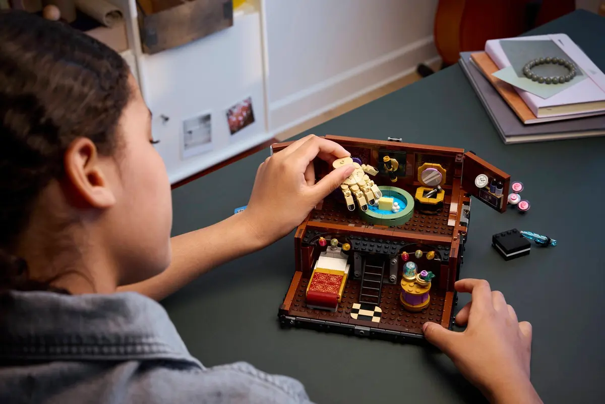 LEGO Wednesday 76785 Thing's Apartment set, image 5